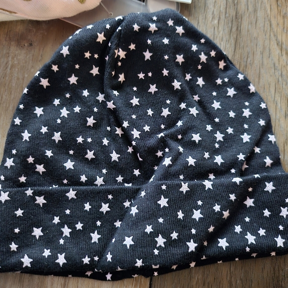Gerber 》 Organic Baby Soft Hats 3pk | Size 0-6M | Stars & Hearts - Picture 4 of 4